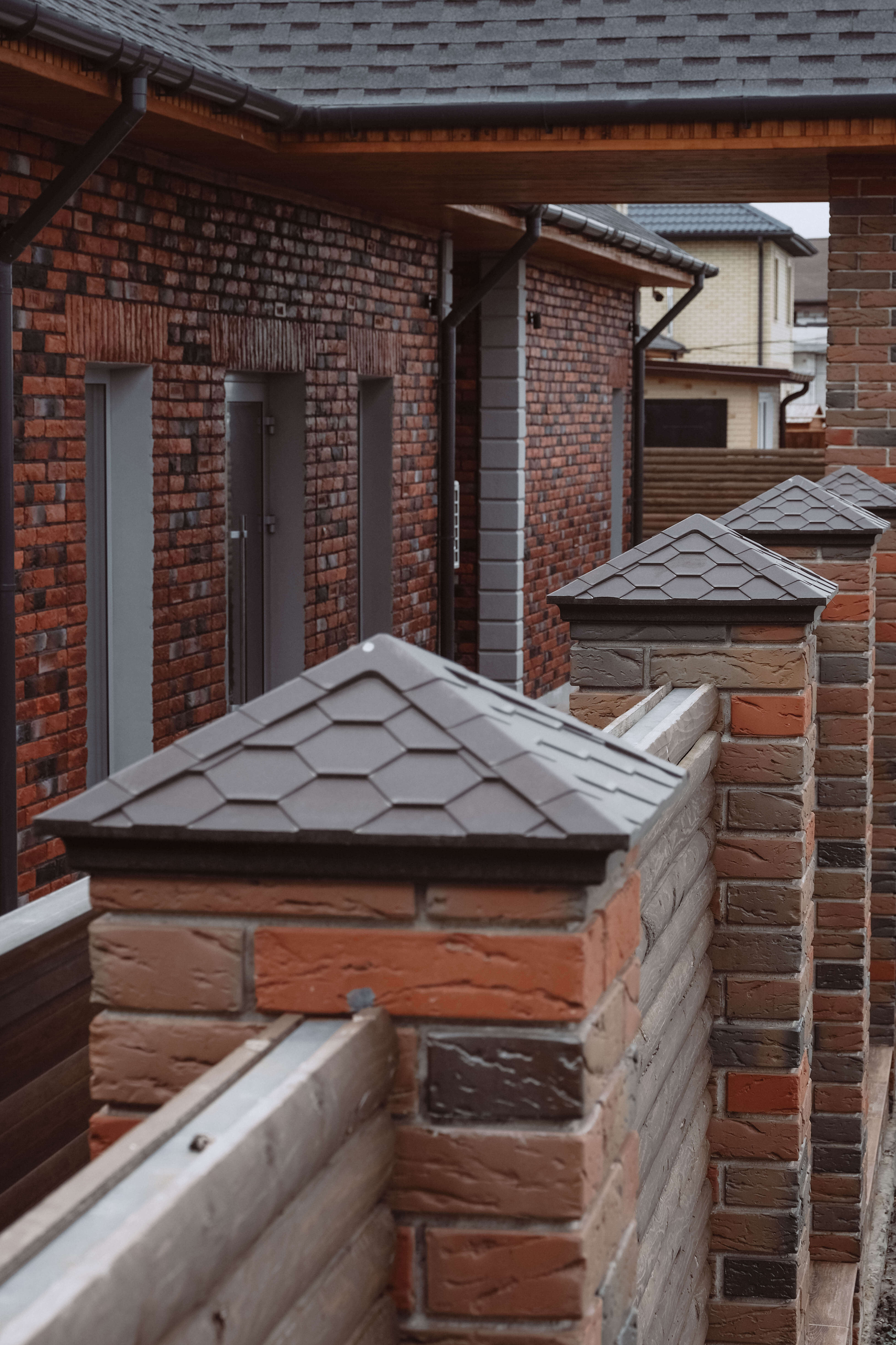 Колпак Zking Эверест Коричневый на столб 1.5х1.5 кирпича (390х390мм) в Магнитогорске фото